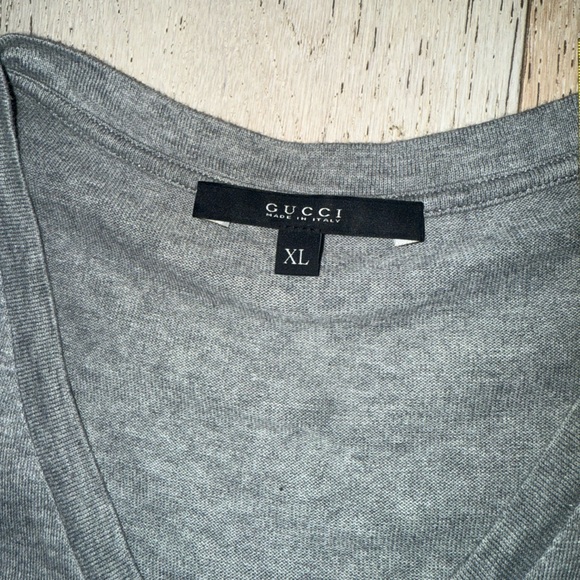 Gucci grey Logo Stripe V-Neck Tee T Shirt Men’s XL red & navy stripes - Picture 4 of 11